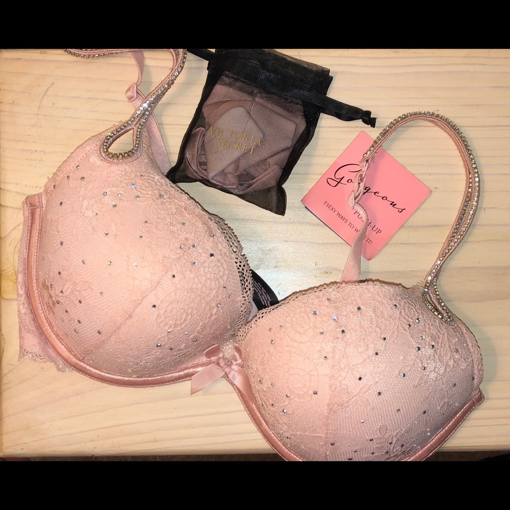 Victoria Secret Gorgeous Bra - 32-DD